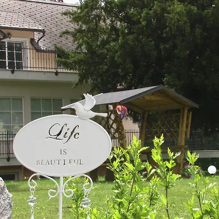 Апартаменты Jensen Countryside House